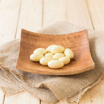 White Chocolate Almonds